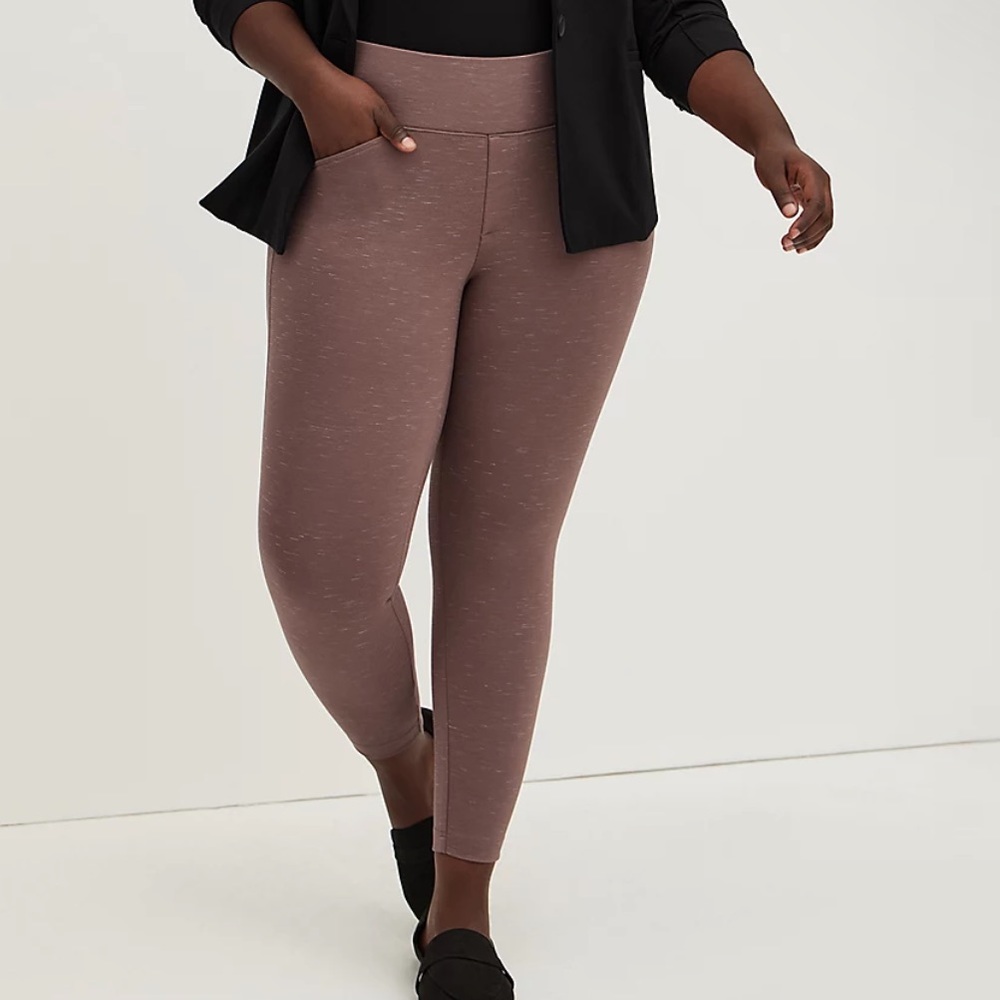 Torrid Pocket Pixie Skinny Studio Luxe Ponte High-Rise Pant - New Without Tags